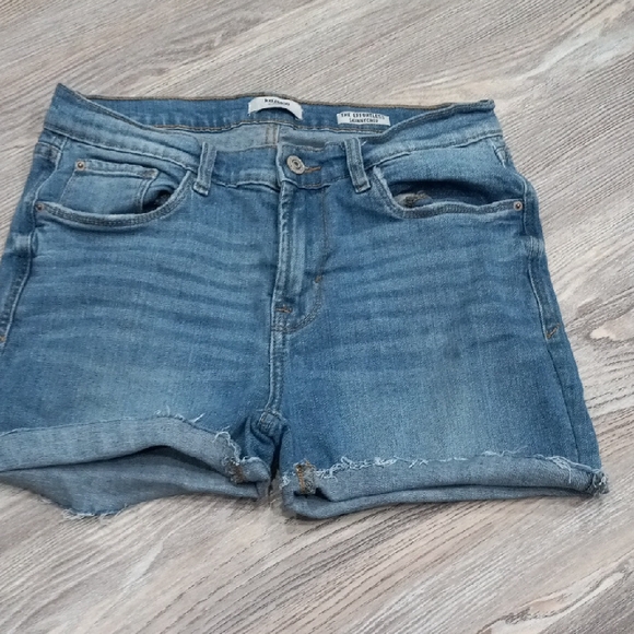 Kensie Jeans Women'd Blue Denim Cut Out Shorts Size 8 - Picture 11 of 11